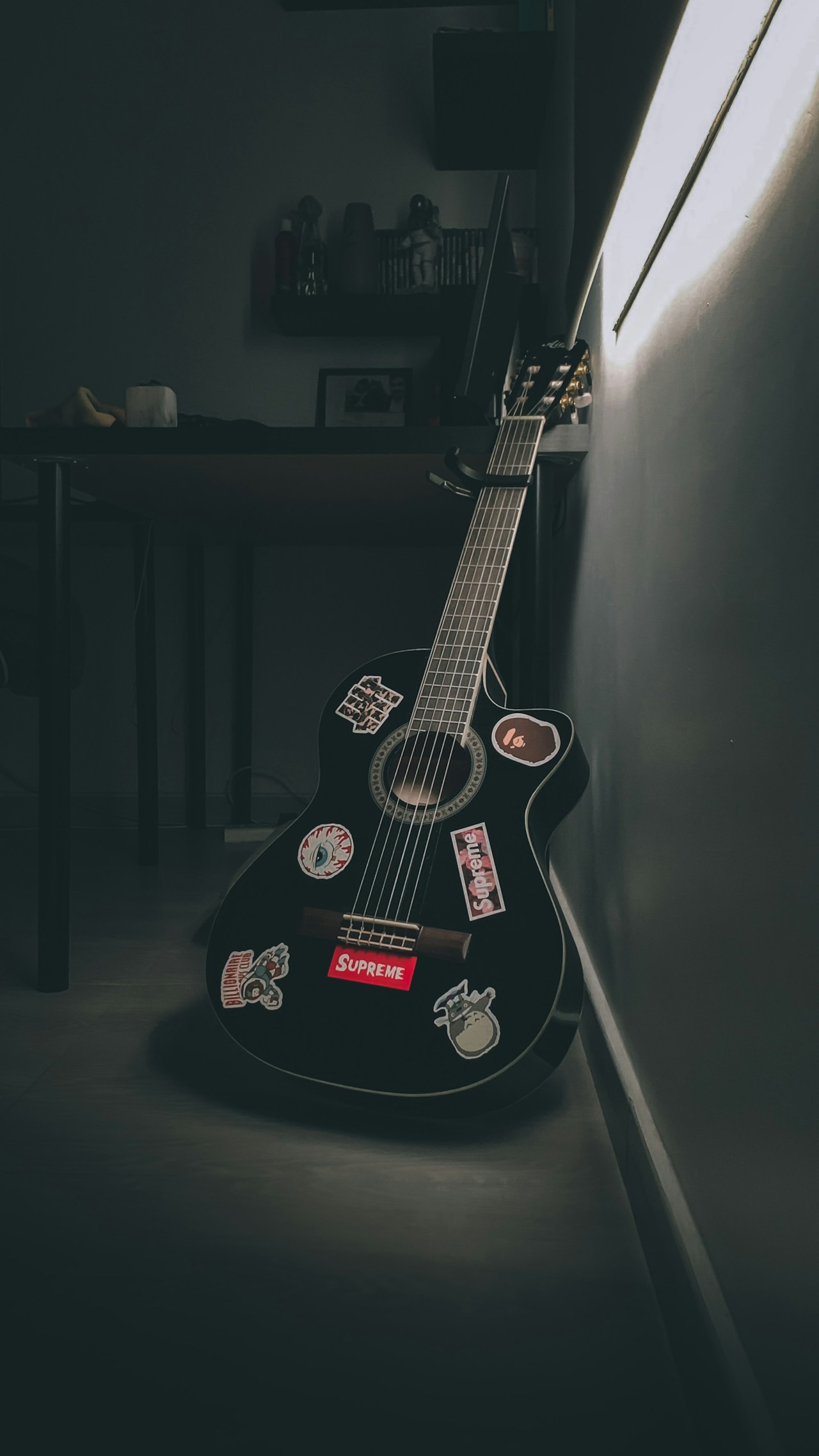 Musik Aufkleber und Gitarren Photo 1602918513760 09ed819b59a0