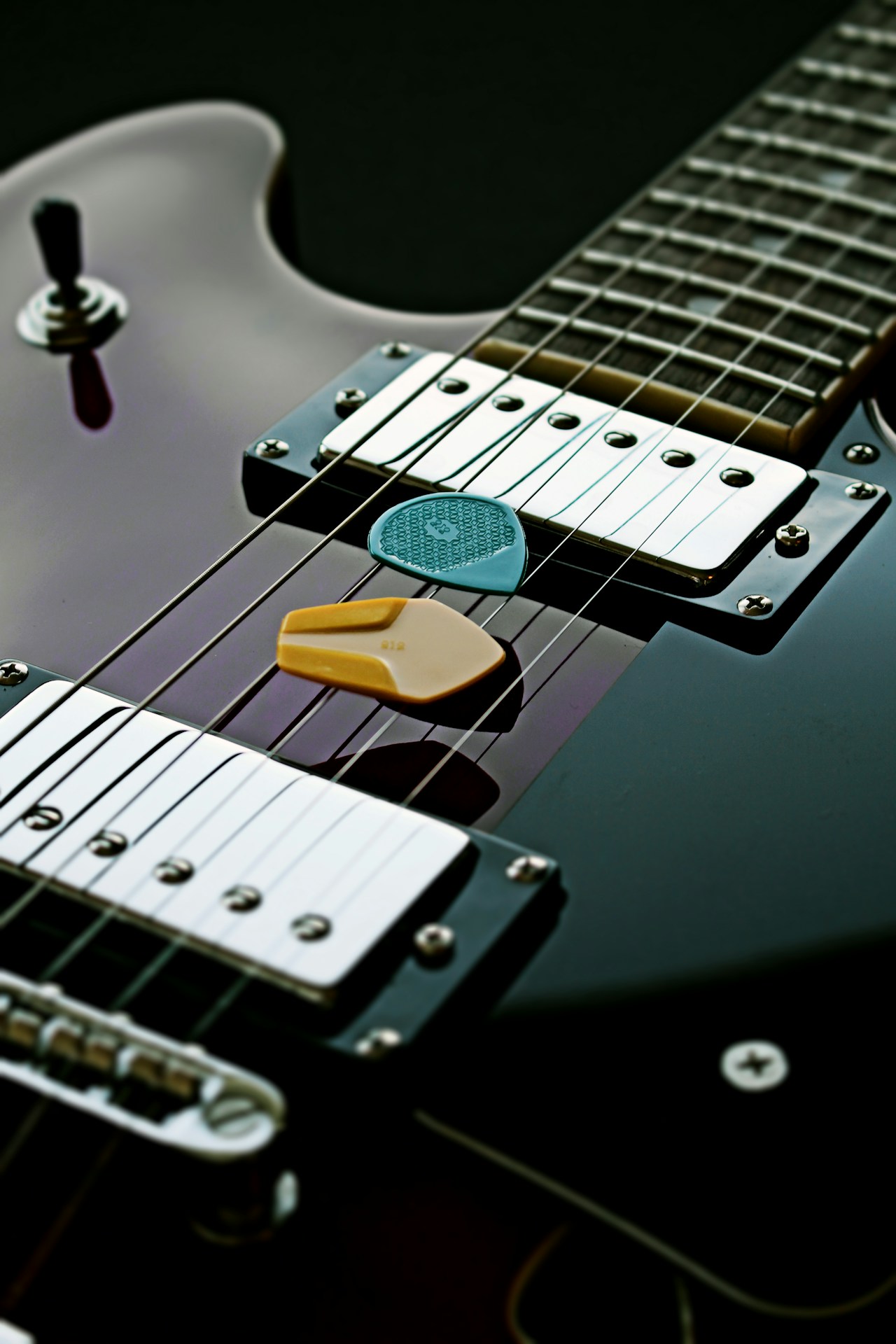 Musik Aufkleber und Gitarren Photo 1673285091813 04e4f2431403