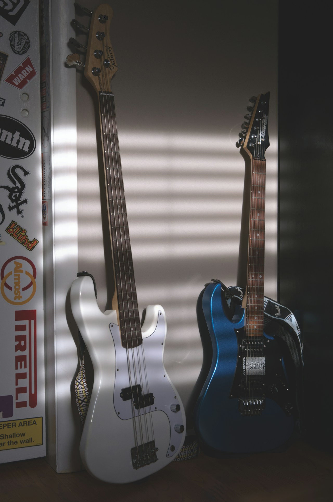 Musik Aufkleber und Gitarren Photo 1675907936370 86f7a5fbac79